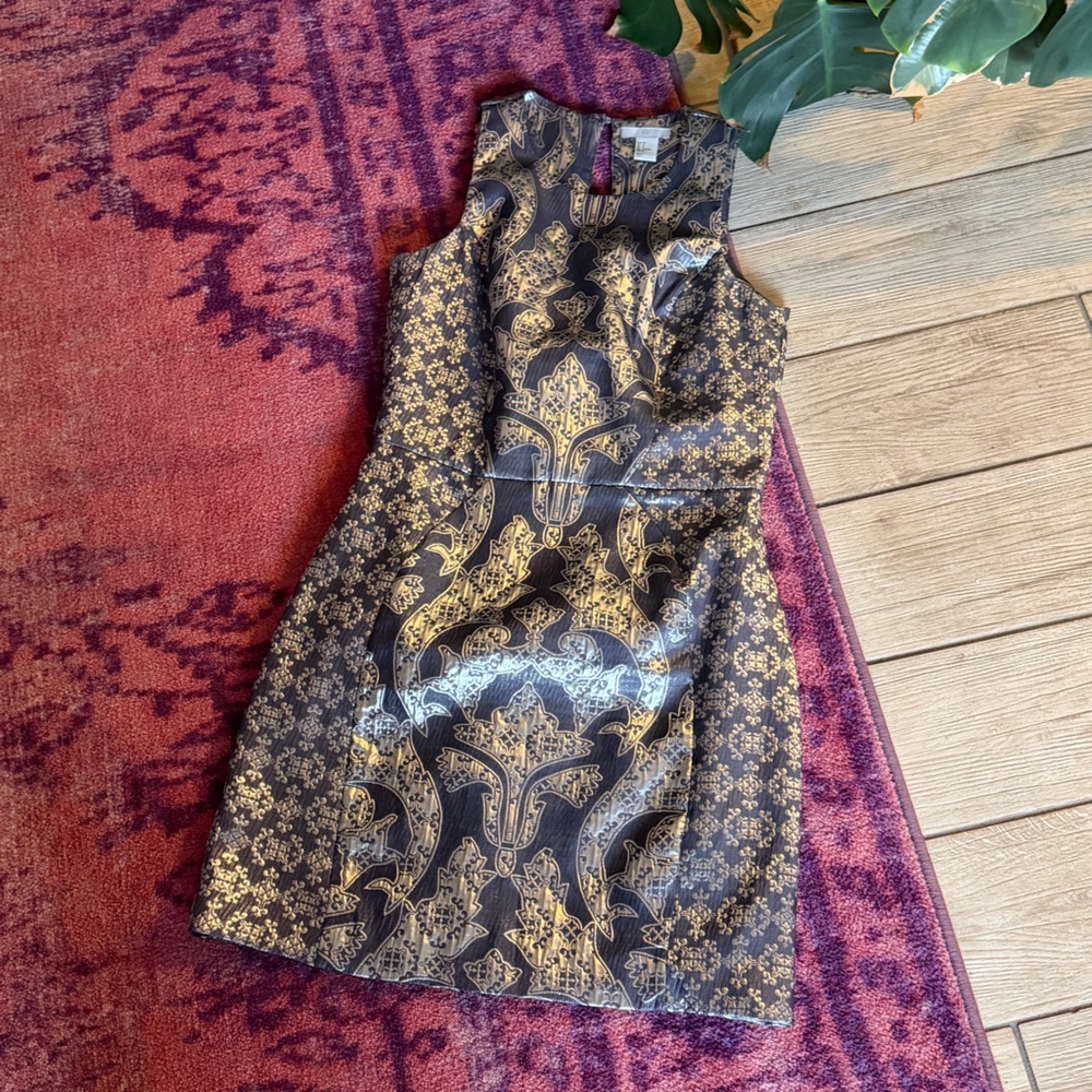 ✨ H&M Holiday Brocade Dress – Size 8 – Lightweight & Show-Stopping! ✨
